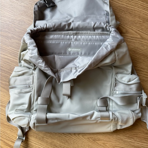 Lululemon Wunderlust Backpack mini 14L, Raw Linen - Picture 3 of 10